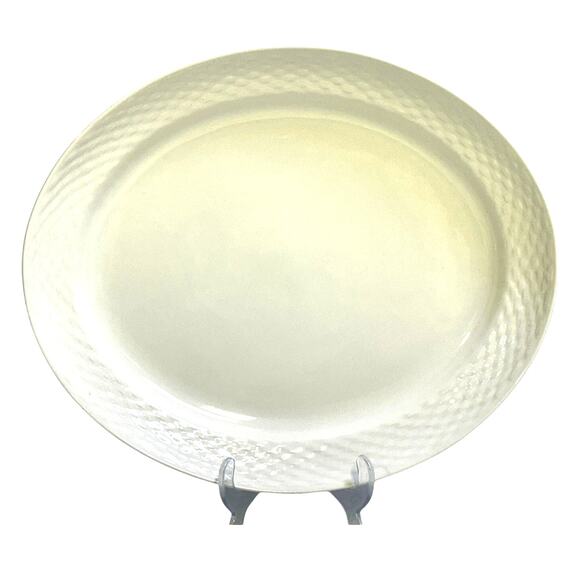 Basket Wreath by Tabletops Unlimited White Embossed Large Oval Serving Platter - Picture 1 of 8